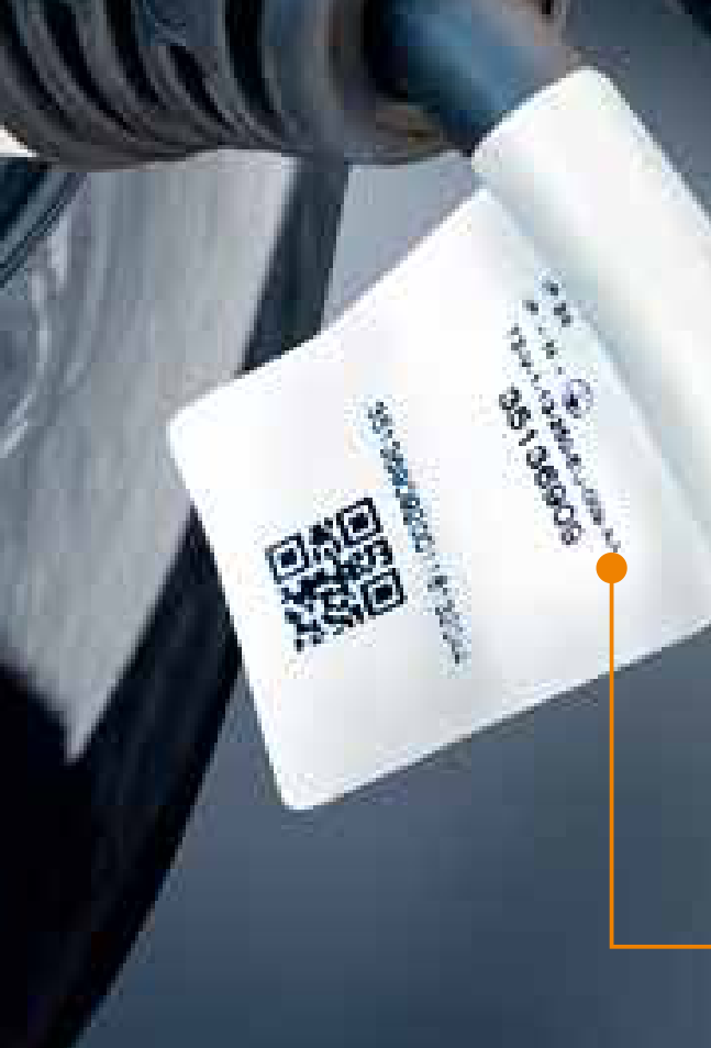 3M标签在汽车行业的应用剖析 14 57830和57836聚烯烃标签材料贴在线缆上的照片